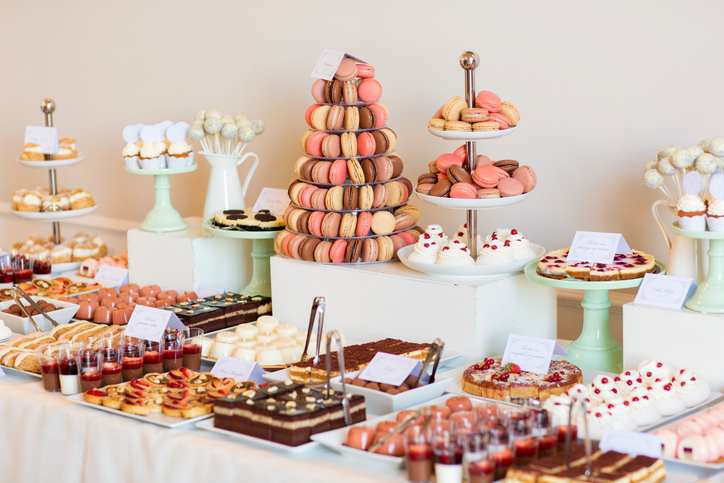 How to Dessign a Desset Table That Captivates Your Guests